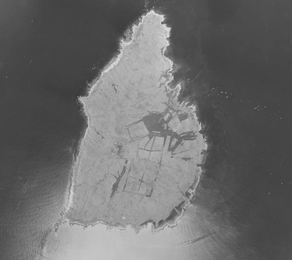 Magejima Island in Kagoshima Prefecture, which is the subject of a controversial facility layout plan for the Air Self-Defense Force's Magejima Air Base (tentative name), is home to archaeologically important remains.